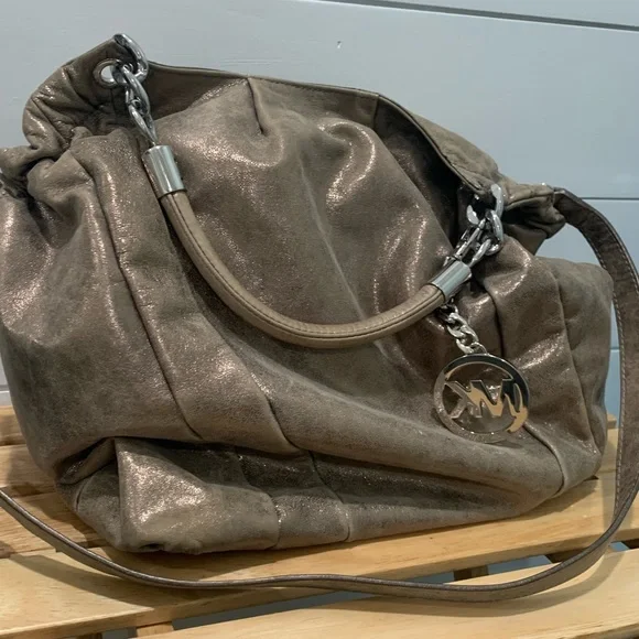 Michael Kors, champagne purse with silver accents - Picture 7 of 10